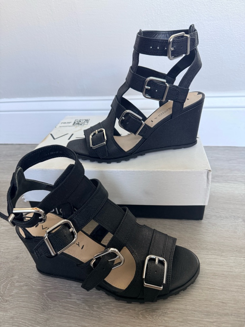 Via Spiga V-Luxie Black Wedge Sandals with Buckle Detail size 7.5
